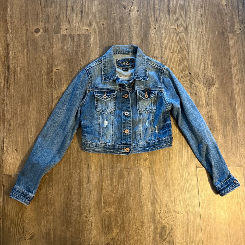 rue21 Denim Jacket Women Medium Blue Distressed Cropped Trucker Jean Coat Cotton - Picture 3 of 11